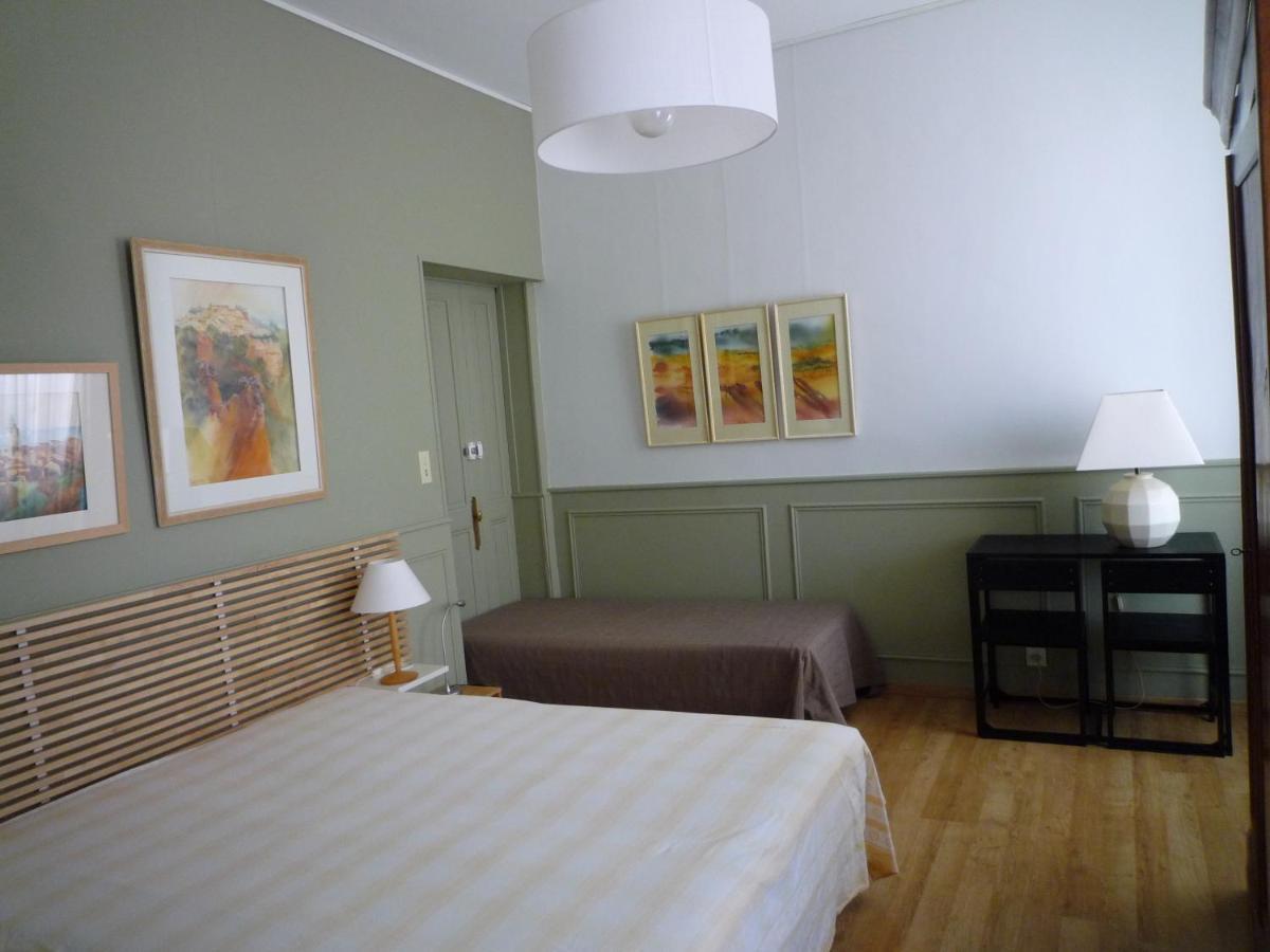 Appartement Avignon Centre Intra Muros Cour Exterieure Parking Prive Gratuit ภายนอก รูปภาพ