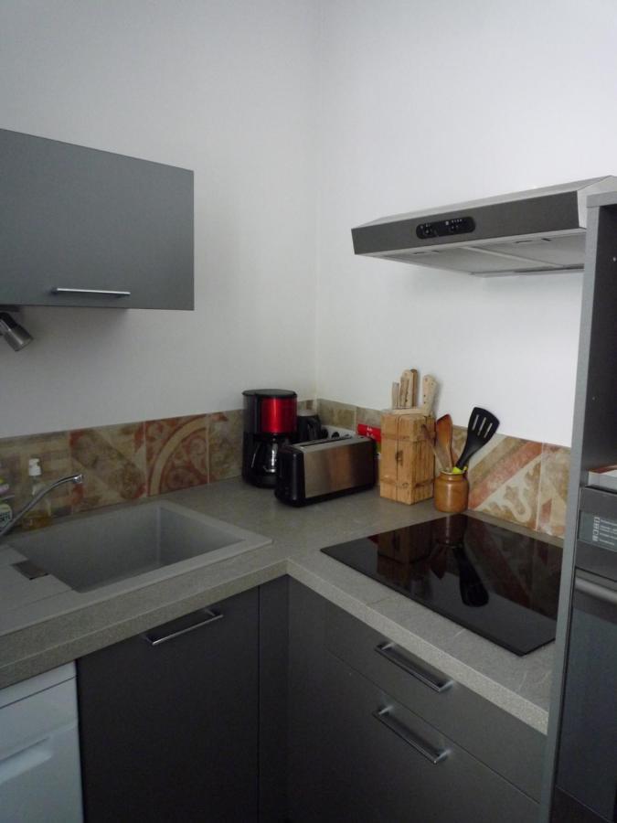 Appartement Avignon Centre Intra Muros Cour Exterieure Parking Prive Gratuit ภายนอก รูปภาพ